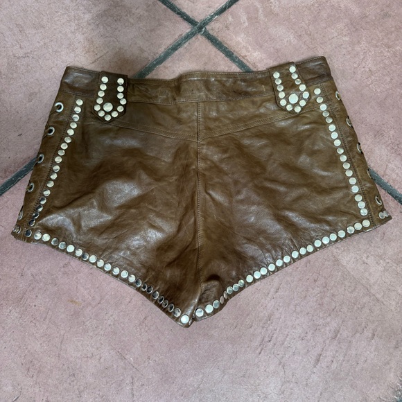 BNWT H&M Genuine Leather Lace Up Studded Shorts Khaki Brown size 12 - Picture 3 of 8